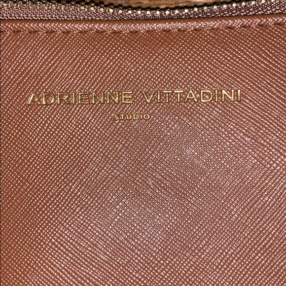 Adrienne Vittadini Clutch w/ portable charger - Picture 2 of 6